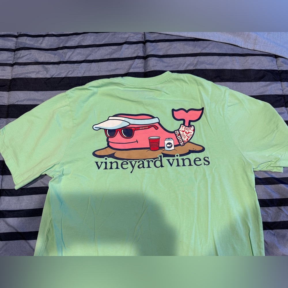 Men’s vineyard vines t-shirt